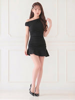 オフショルダーアシンメトリーネック ウエストシェイプ フリルヘム ミニワンピース