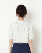 V領蕾絲滾邊刺繡泡泡袖短袖襯衫