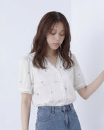 V領蕾絲滾邊刺繡泡泡袖短袖襯衫