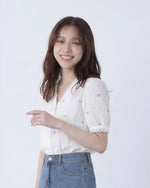 V領蕾絲滾邊刺繡泡泡袖短袖襯衫